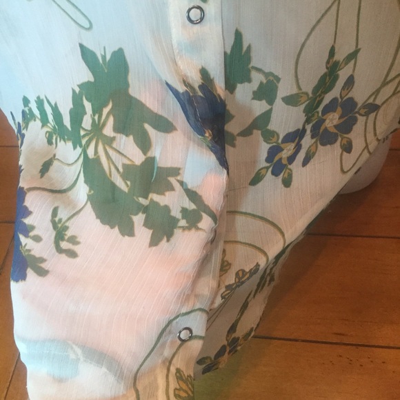 OLIVACEOUS SHEER FLORAL BLOUSE - Picture 4 of 6